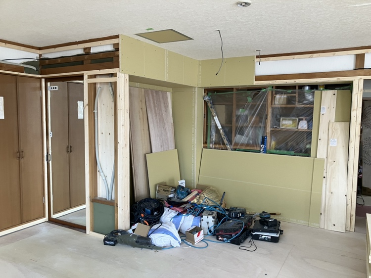 紬のたけやま 店舗リフォーム 解体・造作中の店内